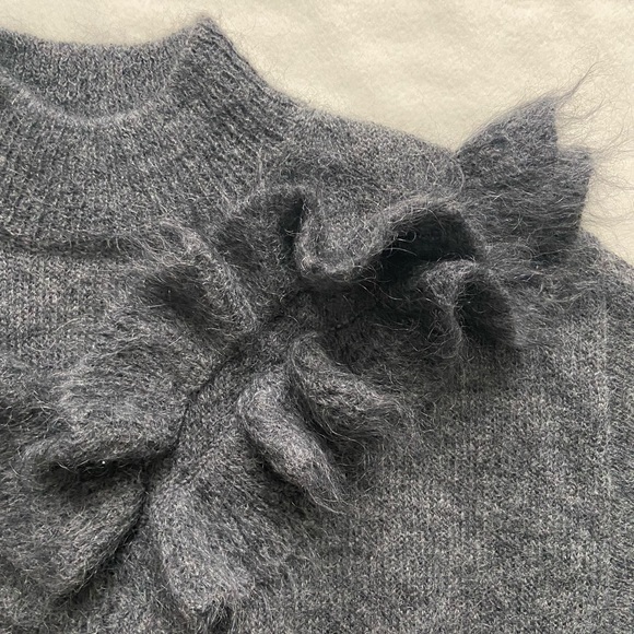 Zara Ruffles Sweater - Picture 3 of 4